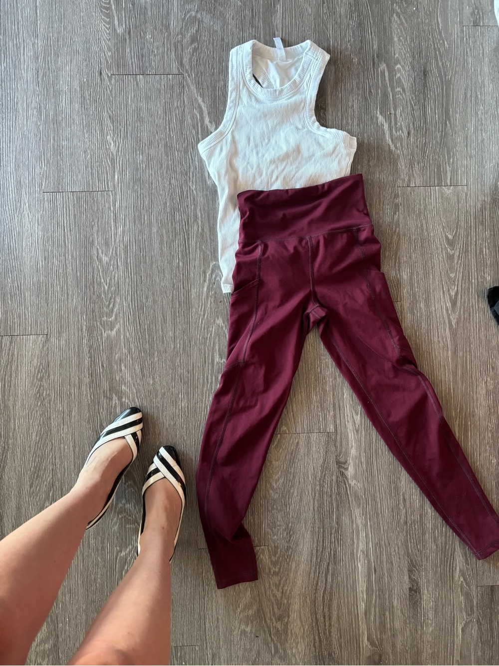 Athletic set: American Eagle Outfitters High-Waist Leggings Burgundy+ fabletics.